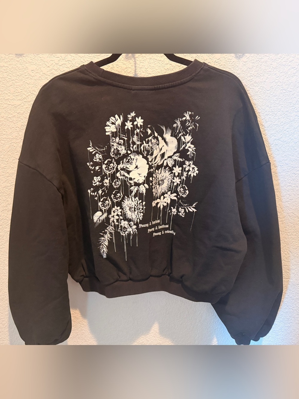 Young LA Women’s Cropped Floral Sweatshirt Size Small